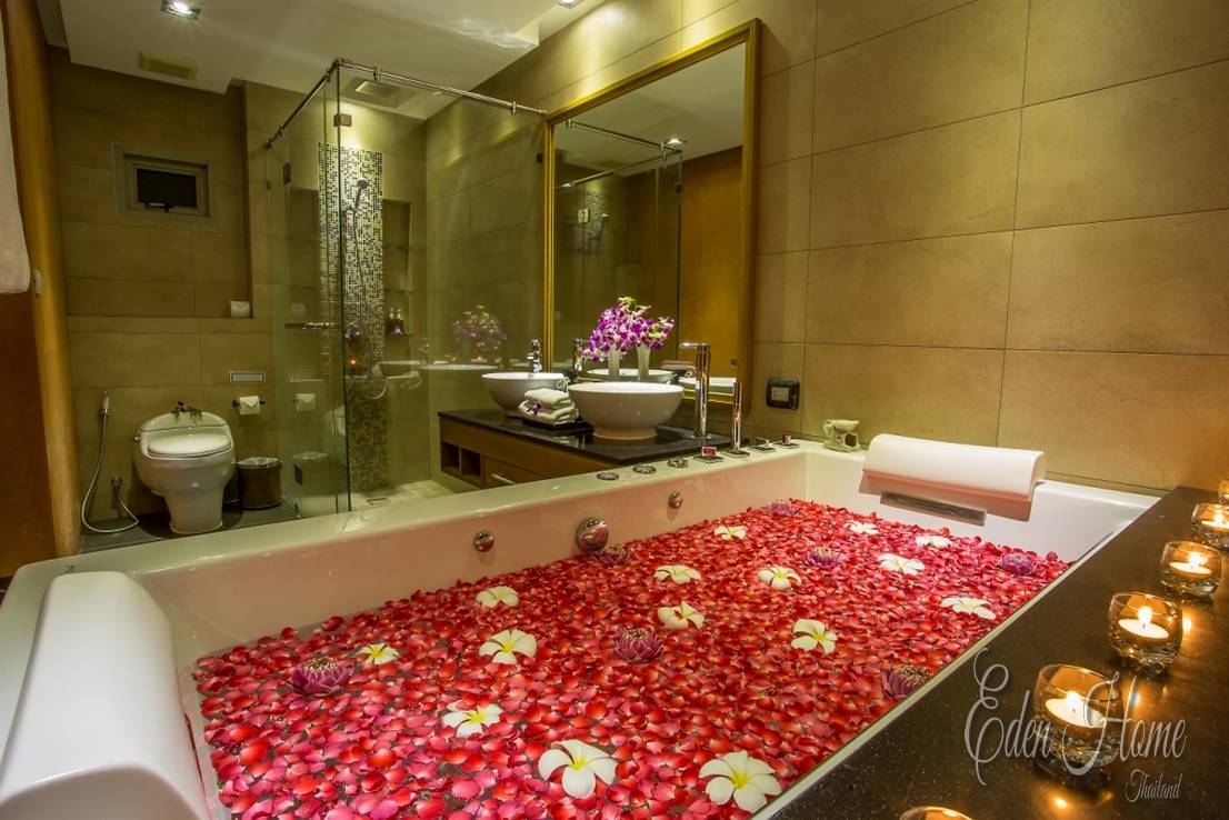 Villa Nawatnat in Kamala – 3 Bedroom Pool Villa