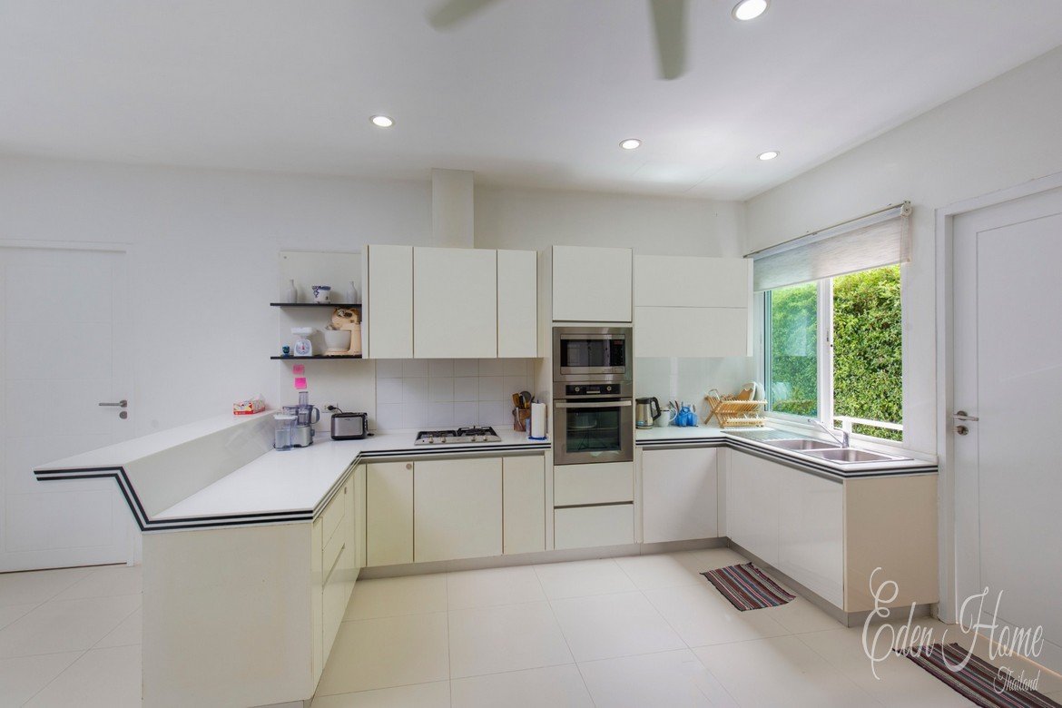 Golf View Pool Villa in Kathu for Sale