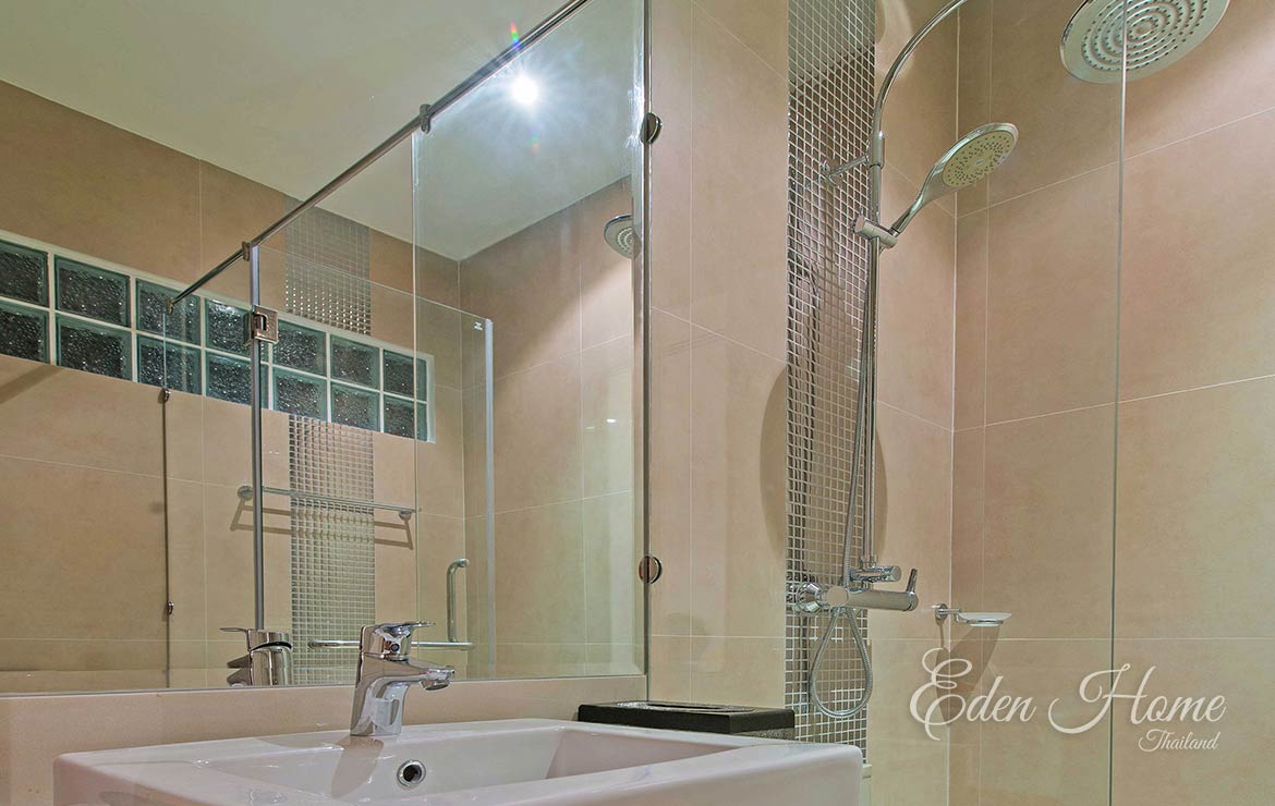 EHS-255 2nd Bathroom