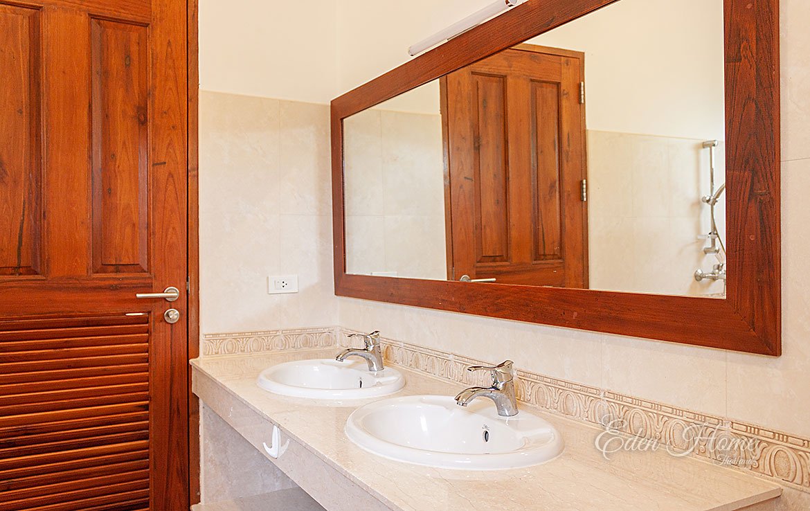Spacious 4-Bedroom Pool Villa in Chalong
