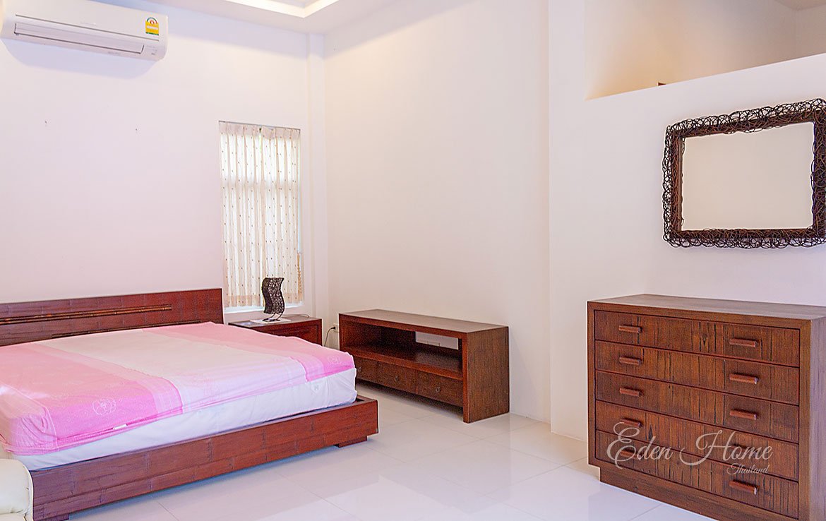 Spacious 4-Bedroom Pool Villa in Chalong