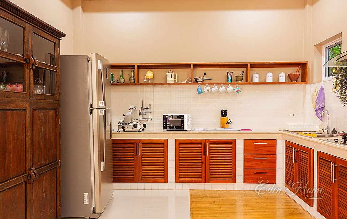 Spacious 4-Bedroom Pool Villa in Chalong
