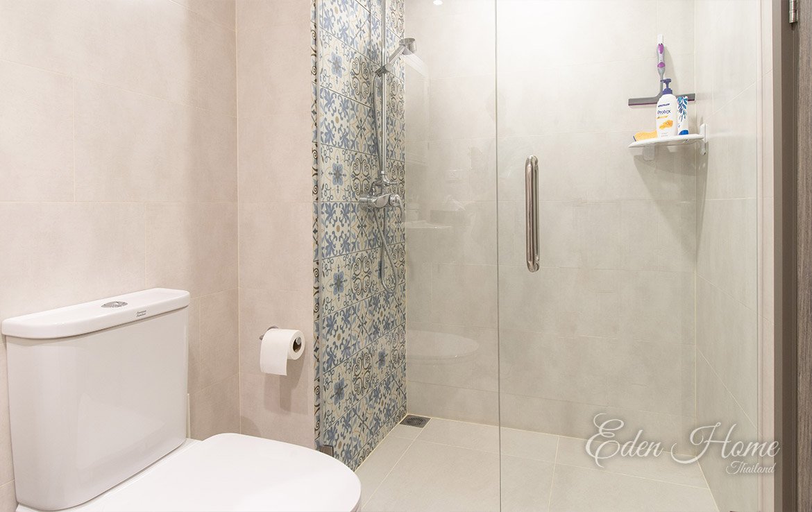 Serene 1-Bed Condo near Airport