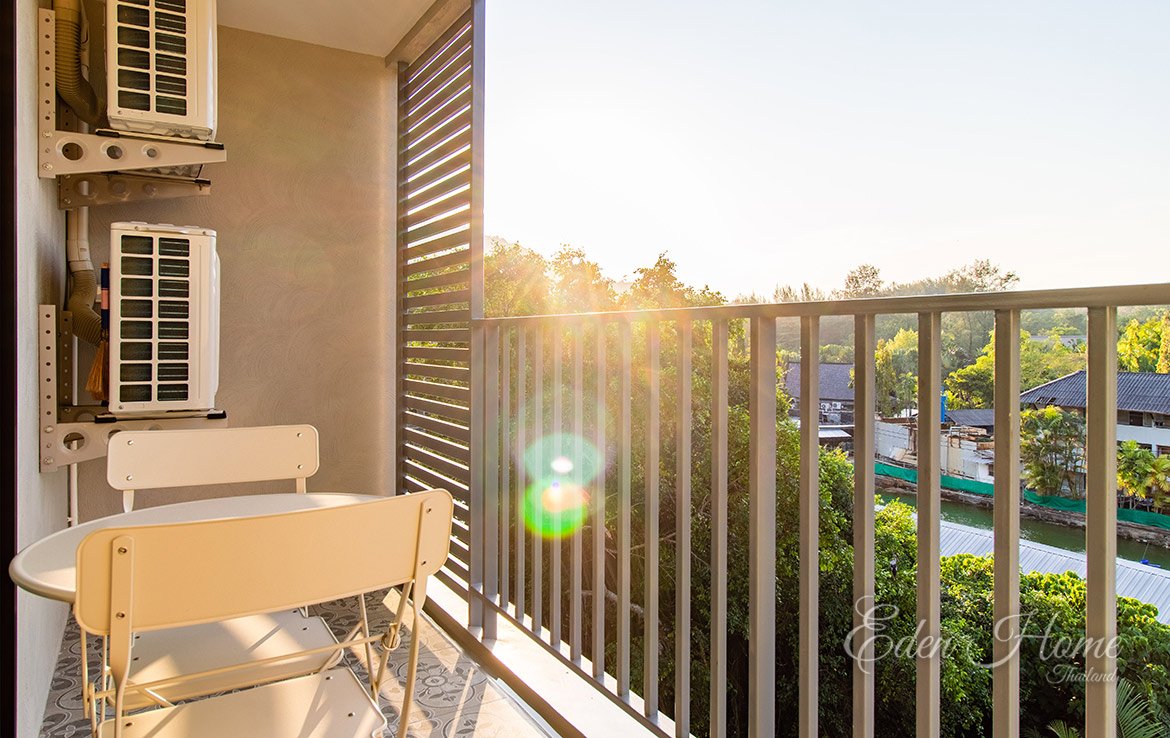 Serene 1-Bed Condo near Airport