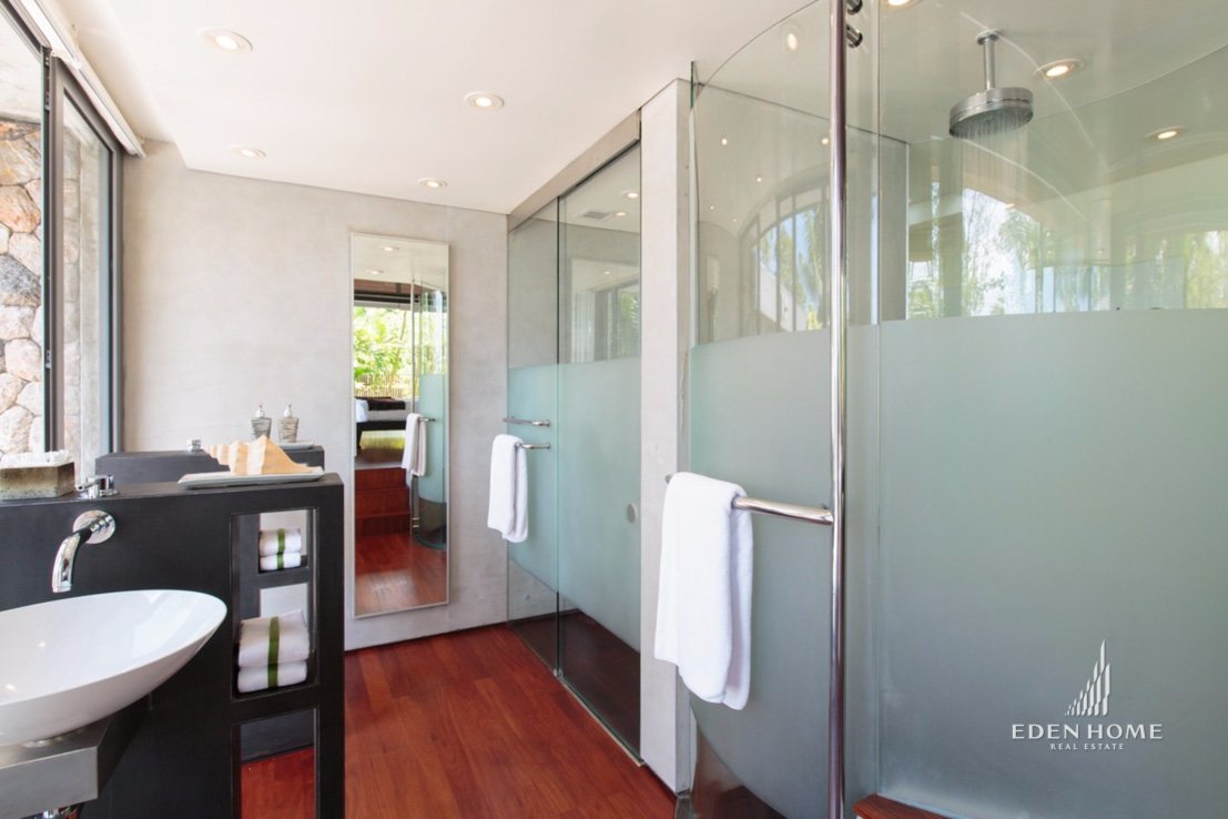 Luxurious Villa with Ocean View in Kamala